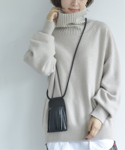 Spick & Span(スピックアンドスパン)の「#【YAHKI】W FACEフリンジスマートフォンケース(ショルダーバッグ・レディース・チャコールグレー/ブラック・FREE)」の10枚目の写真