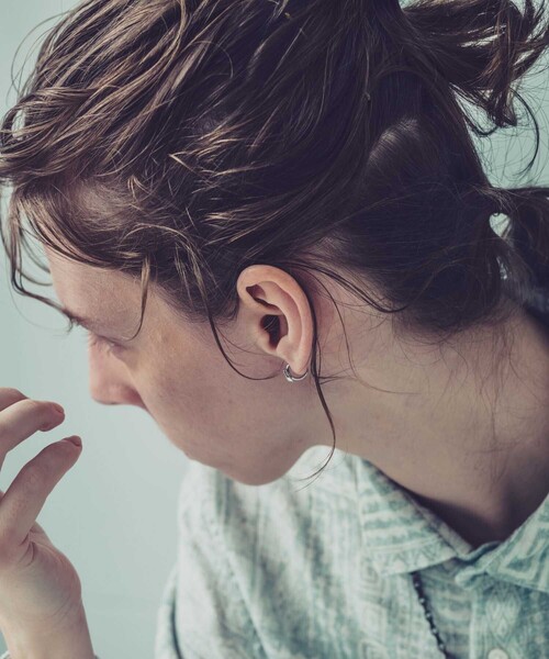 and cloud(アンドクラウド)の「Drop Earring S(イヤリング・レディース・シルバー/イエローゴールド/ブラック・FREE)」の15枚目の写真