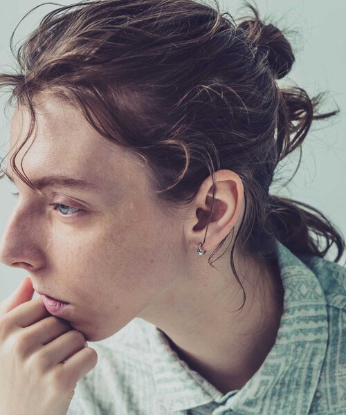 and cloud(アンドクラウド)の「Drop Earring S(イヤリング・レディース・シルバー/イエローゴールド/ブラック・FREE)」の1枚目の写真