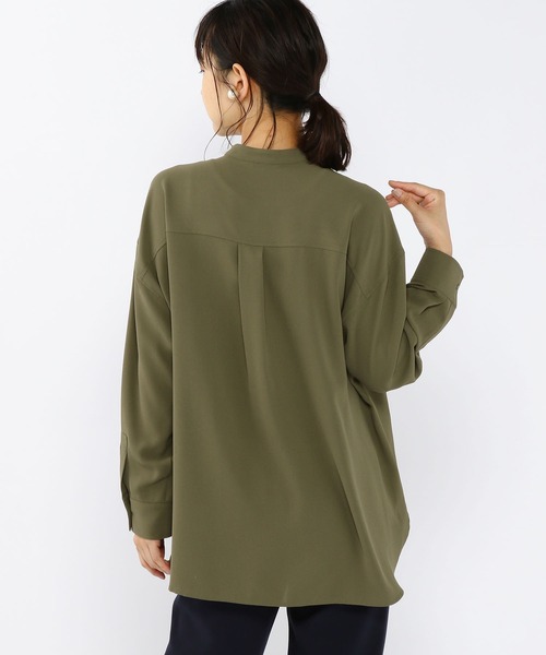 Petit Honfleur(プチオンフルール)の「バンドカラースキッパーシャツ(シャツ/ブラウス・レディース・ネイビー/モカ/カーキ・13号/9号/11号)」の5枚目の写真