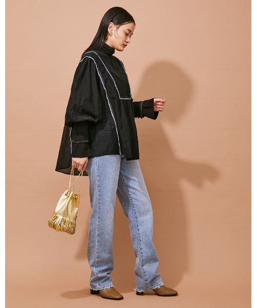 ADAM ET ROPE'（アダムエロペ）の「パイピングシアーブラウス（シャツ/ブラウス・レディース・ブラック/オフホワイト・FREE）」の6枚目の写真