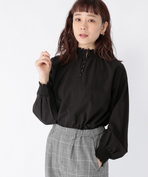 studio CLIP(スタディオクリップ)の「襟スカラップダブルフロントブラウス(シャツ/ブラウス・レディース・オフホワイト/ブラック/アイボリー・MEDIUM/LARGE)」の3枚目の写真