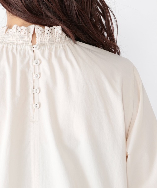 studio CLIP(スタディオクリップ)の「襟スカラップダブルフロントブラウス(シャツ/ブラウス・レディース・オフホワイト/ブラック/アイボリー・MEDIUM/LARGE)」の15枚目の写真