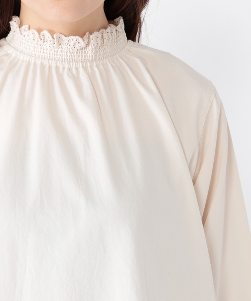 studio CLIP(スタディオクリップ)の「襟スカラップダブルフロントブラウス(シャツ/ブラウス・レディース・オフホワイト/ブラック/アイボリー・MEDIUM/LARGE)」の12枚目の写真