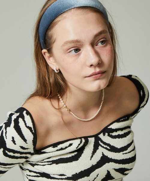 VINTAGE HOLLYWOOD（ビンテージハリウッド）の「【VINTAGE HOLLYWOOD】PEARL AND KNOTTED SPREAD NECKLACE / ヴィンテージハリウッド パール アンド パール ノット スプレッド ネックレス（ネックレス・レディース・ゴールド・FREE）」の3枚目の写真