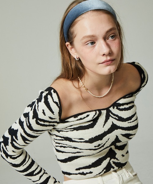 VINTAGE HOLLYWOOD（ビンテージハリウッド）の「【VINTAGE HOLLYWOOD】PEARL AND KNOTTED SPREAD NECKLACE / ヴィンテージハリウッド パール アンド パール ノット スプレッド ネックレス（ネックレス・レディース・ゴールド・FREE）」の5枚目の写真