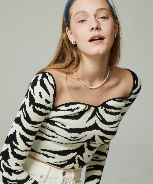 VINTAGE HOLLYWOOD（ビンテージハリウッド）の「【VINTAGE HOLLYWOOD】PEARL AND KNOTTED SPREAD NECKLACE / ヴィンテージハリウッド パール アンド パール ノット スプレッド ネックレス（ネックレス・レディース・ゴールド・FREE）」の6枚目の写真