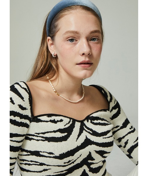 VINTAGE HOLLYWOOD（ビンテージハリウッド）の「【VINTAGE HOLLYWOOD】PEARL AND KNOTTED SPREAD NECKLACE / ヴィンテージハリウッド パール アンド パール ノット スプレッド ネックレス（ネックレス・レディース・ゴールド・FREE）」の7枚目の写真