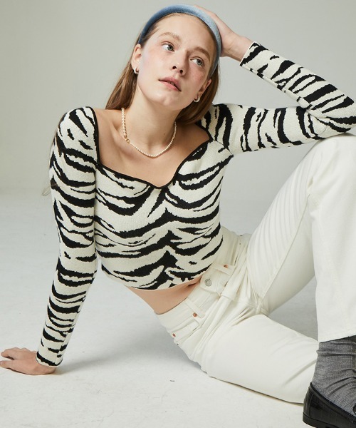 VINTAGE HOLLYWOOD（ビンテージハリウッド）の「【VINTAGE HOLLYWOOD】PEARL AND KNOTTED SPREAD NECKLACE / ヴィンテージハリウッド パール アンド パール ノット スプレッド ネックレス（ネックレス・レディース・ゴールド・FREE）」の8枚目の写真