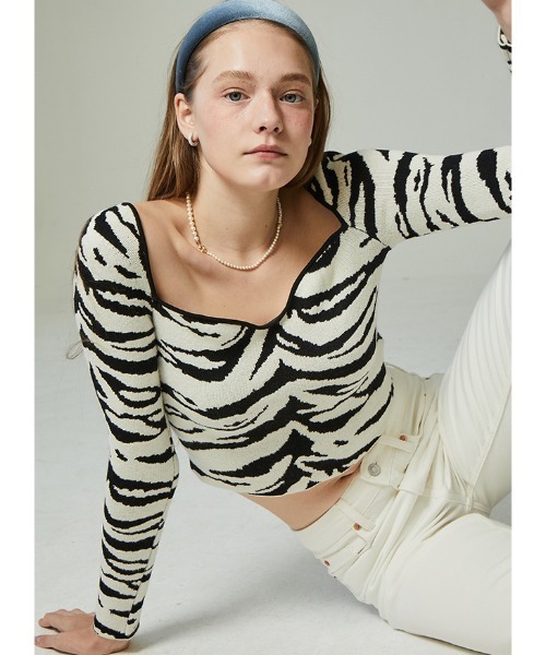 VINTAGE HOLLYWOOD（ビンテージハリウッド）の「【VINTAGE HOLLYWOOD】PEARL AND KNOTTED SPREAD NECKLACE / ヴィンテージハリウッド パール アンド パール ノット スプレッド ネックレス（ネックレス・レディース・ゴールド・FREE）」の9枚目の写真