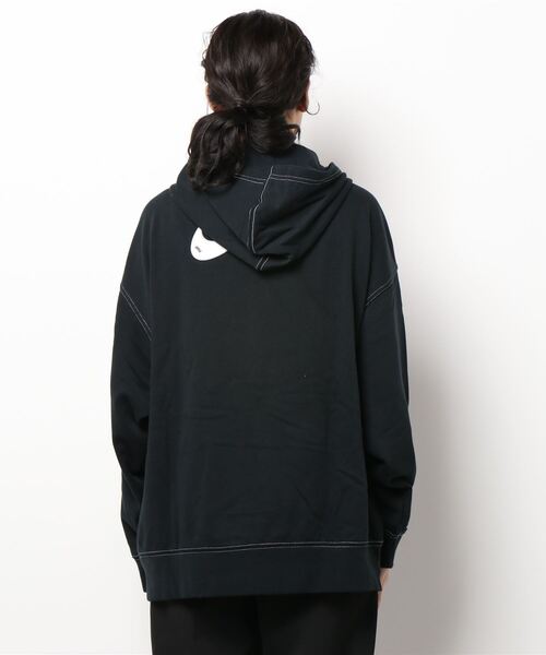 NIKE(ナイキ)の「【NIKE】NSW SWSHフリースHOODIE(パーカー・レディース・ブラック・SMALL/MEDIUM)」の3枚目の写真