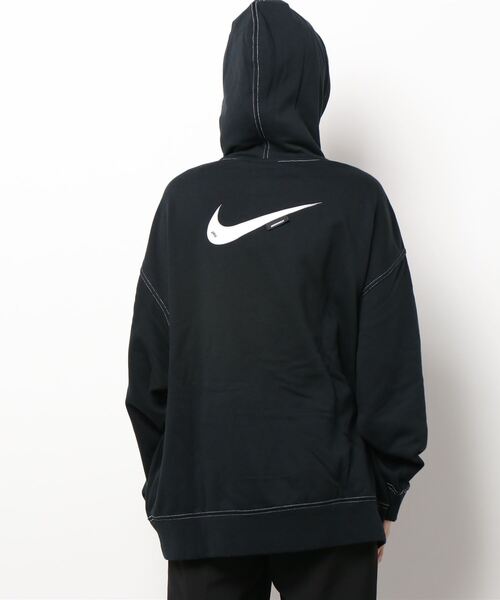 NIKE(ナイキ)の「【NIKE】NSW SWSHフリースHOODIE(パーカー・レディース・ブラック・SMALL/MEDIUM)」の4枚目の写真