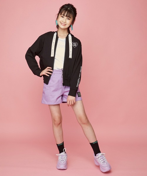 JENNI love(ジェニィラブ)の「ガーゼ裏毛ロゴリボンZIPパーカー(パーカー・キッズ・ブラック/ラベンダー/イエロー・130cm/140cm/150cm/160cm)」の7枚目の写真