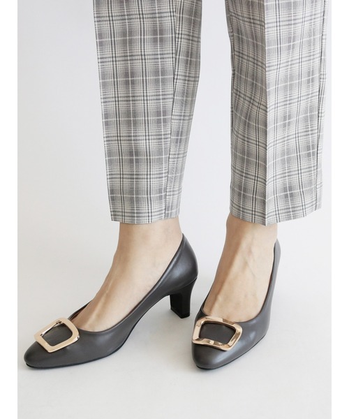 Te chichi（テチチ）の「メタルバックル×ヒールパンプス（ドレスシューズ・レディース・ベージュ/グレー/チャコール・37/38）」の2枚目の写真