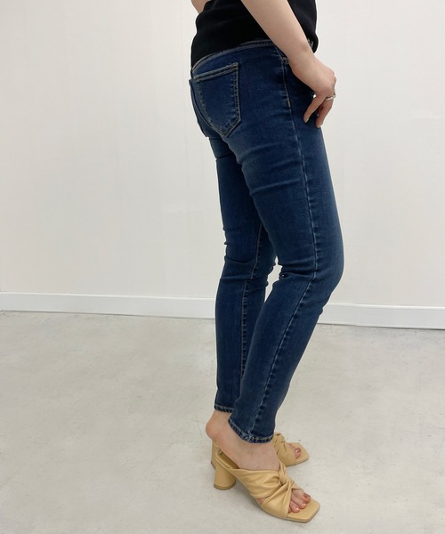 StyleSea（スタイルシー）の「シェービングスキニーデニム（デニムパンツ・レディース・インディゴブルー・25inch/26inch/27inch/24inch/23inch）」の19枚目の写真