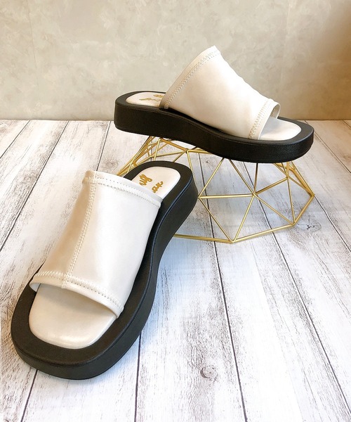 Noubel Voug Relax（ヌーベルヴォーグリラックス）の「厚底スライドサンダル（サンダル・レディース・ブラック/アイボリー・LL/3L/S/M/L）」の2枚目の写真