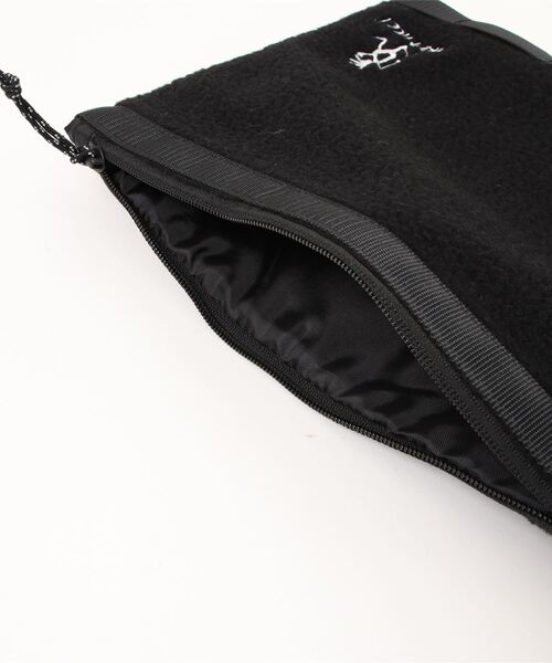 Gramicci（グラミチ）の「GRAMICCI/グラミチ　BOA HANDLE POUCH　ボアハンドルポーチ（ハンドバッグ・メンズ・ブラック/ベージュ・FREE）」の3枚目の写真