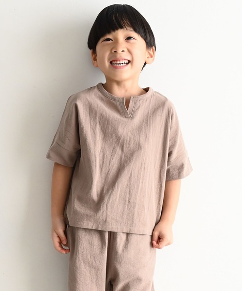 PUPPAPUPO(プッパプーポ)の「スキッパー Tシャツ(Tシャツ/カットソー・キッズ・グレイッシュベージュ/テラコッタ/ブラック・80/90/100/110/140/130/120)」の1枚目の写真