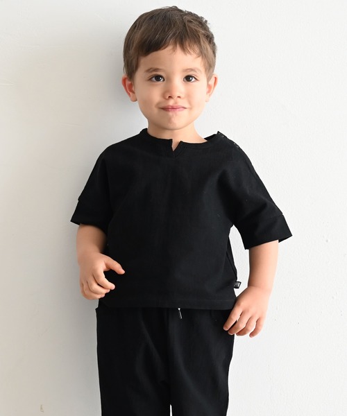 PUPPAPUPO(プッパプーポ)の「スキッパー Tシャツ(Tシャツ/カットソー・キッズ・グレイッシュベージュ/テラコッタ/ブラック・80/90/100/110/140/130/120)」の2枚目の写真