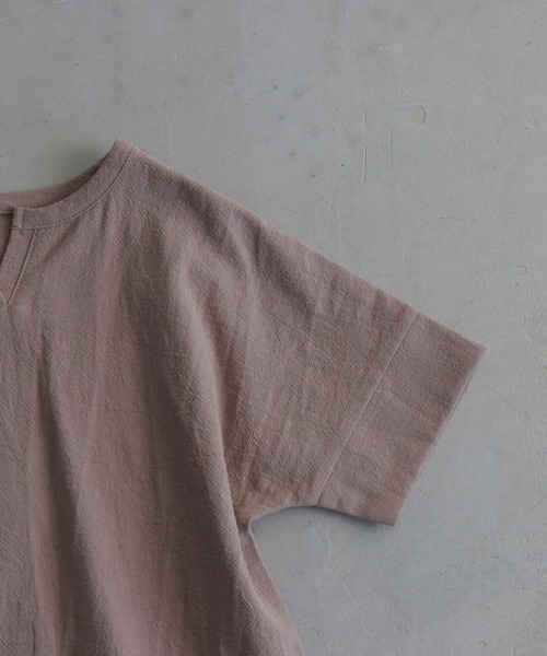 PUPPAPUPO(プッパプーポ)の「スキッパー Tシャツ(Tシャツ/カットソー・キッズ・グレイッシュベージュ/テラコッタ/ブラック・80/90/100/110/140/130/120)」の22枚目の写真