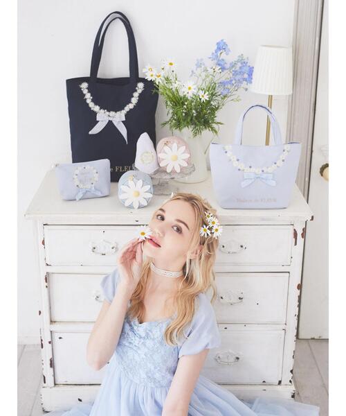 Maison de FLEUR（メゾンドフルール）の「マーガレット刺繍ポーチ