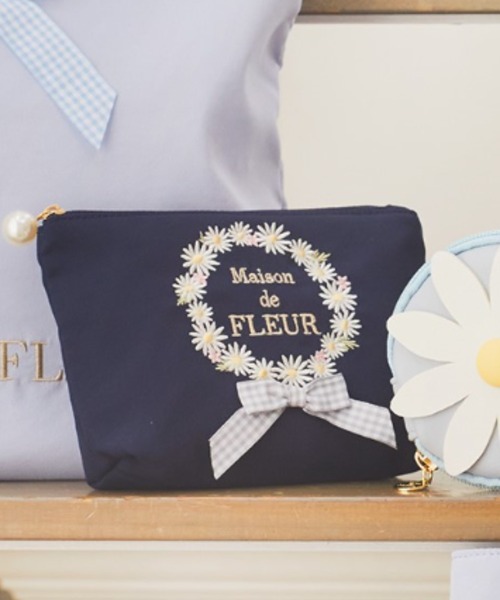 Maison de FLEUR（メゾンドフルール）の「マーガレット刺繍ポーチ