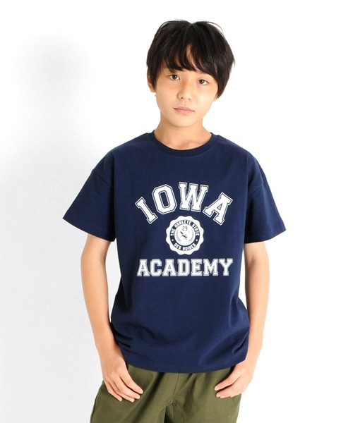 GLAZOS(グラソス)の「天竺・USAコットンドロップショルダーカレッジロゴ半袖Tシャツ(Tシャツ/カットソー・キッズ・ブラウン/オフホワイト/ネイビー・170cm/150cm/140cm/130cm/160cm)」の3枚目の写真