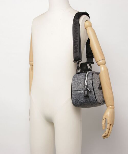 muta(ムータ)の「muta MARINE/ムータ マリン/WAVE ポーチバッグ(ショルダーバッグ・メンズ・グレー・00)」の3枚目の写真