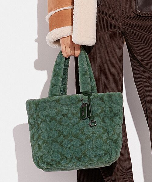 COACH(コーチ)の「トート 28・シグネチャー シアリング COACH(コーチ)の「トート 28・シグネチャー シアリング