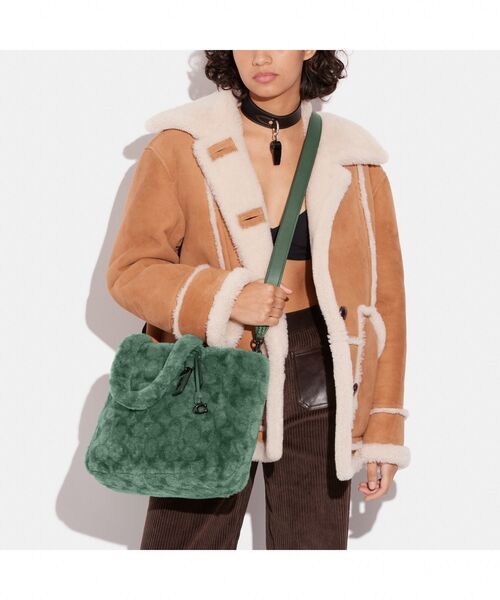 COACH(コーチ)の「トート 28・シグネチャー シアリング COACH(コーチ)の「トート 28・シグネチャー シアリング