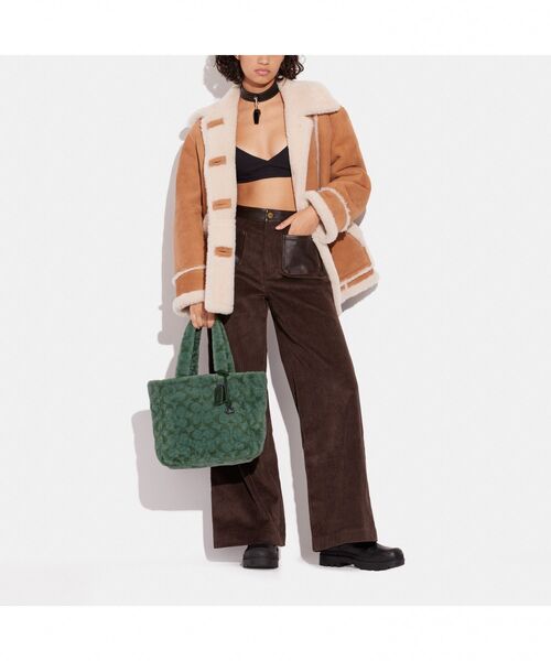 COACH(コーチ)の「トート 28・シグネチャー シアリング COACH(コーチ)の「トート 28・シグネチャー シアリング