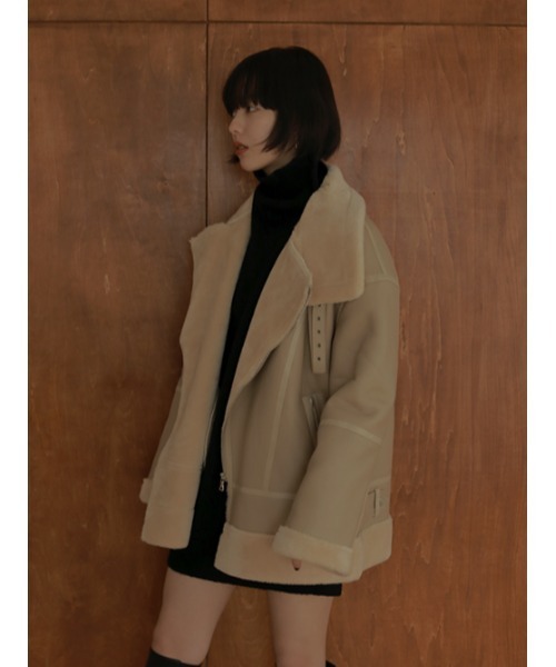 AMAIL（アマイル）の「Cafelatte mouton コート（ムートンコート・レディース・ベージュ/ブラック・FREE）」の4枚目の写真