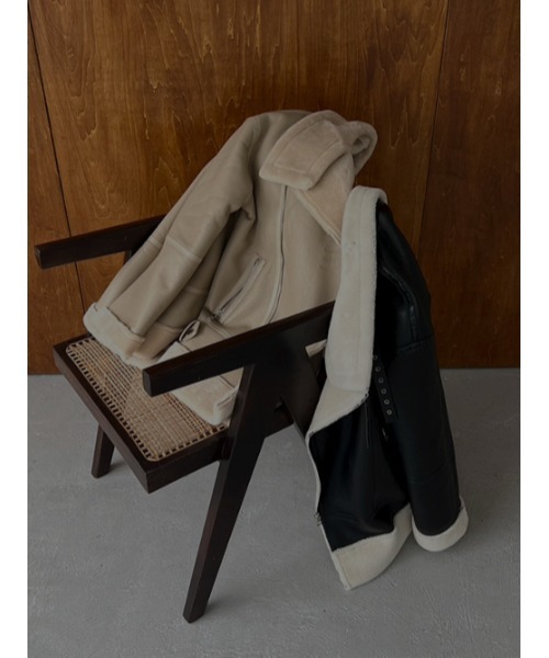 AMAIL（アマイル）の「Cafelatte mouton コート（ムートンコート・レディース・ベージュ/ブラック・FREE）」の7枚目の写真