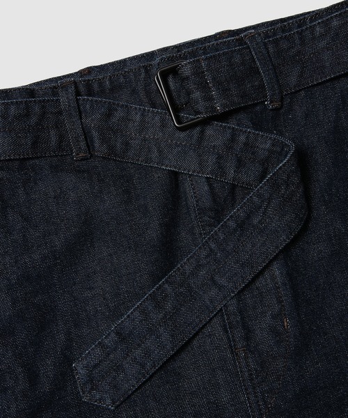 LEMAIRE（ルメール）の「TWISTED BELTED PANTS（デニムパンツ・メンズ・インディゴブルー・S/M/L/XS）」の4枚目の写真