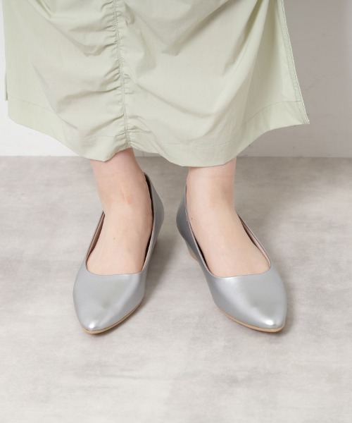 ESPERANZA(エスペランサ)の「好評につきカラー追加<歩きやすい、疲れにくい、痛くない>クッションフラットヒールパンプス(パンプス・レディース・ライトグリーン/ブラック系/こしょう色系1/ブラック/ベージュ/グレイッシュベージュ/ブラック系8/ピンクベージュ/ブラック系3/グレー系3/ベージュ系/ブラック系4/シルバー系2/ブルー系2/ゴールド系2/ブラック系5・21.5cm/22.0cm/22.5cm/23.0cm/23.5cm/24.0cm/24.5cm/25.0cm)」の15枚目の写真