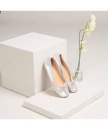 Clarks クラークス フレックルアイス シルバーメタリック　バレエシューズ Clarks（クラークス）の「Freckle Ice / フレックルアイス