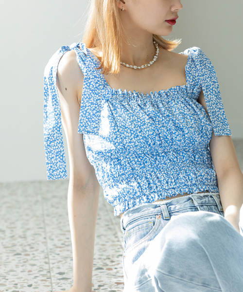 U by SPICK&SPAN（ユーバイスピックアンドスパン）の「LIBERTY プリントギャザーブラウス（シャツ/ブラウス・レディース・ブルー・FREE）」の6枚目の写真