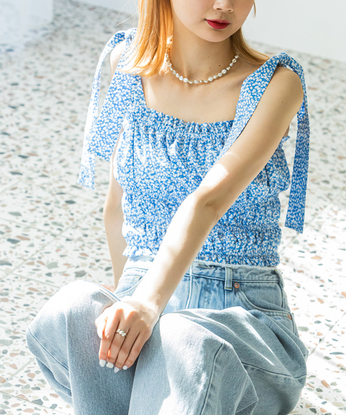 U by SPICK&SPAN（ユーバイスピックアンドスパン）の「LIBERTY プリントギャザーブラウス（シャツ/ブラウス・レディース・ブルー・FREE）」の7枚目の写真