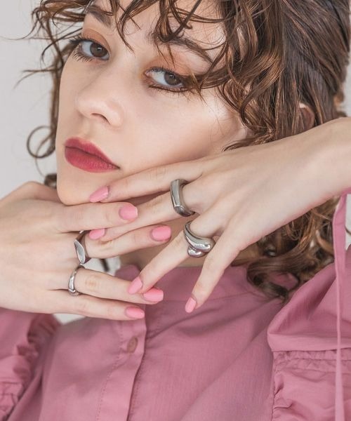 JEANASIS（ジーナシス）の「【ステンレス】ツイストボリュームリング/185685（リング・レディース・シルバー/ゴールド・MEDIUM/LARGE）」の3枚目の写真