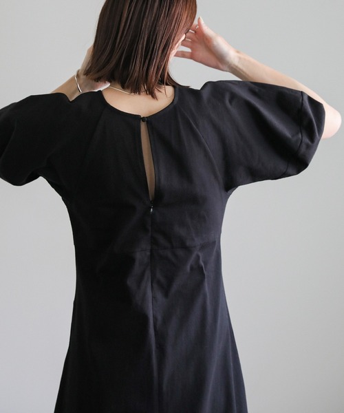 select MOCA（セレクトモカ）の「ボリュームスリーブカーブラインロングワンピース（ワンピース・レディース・アイボリー/ブラック/カーキ/ベージュ・FREE）」の6枚目の写真