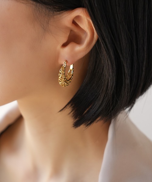 IAMUSE(アイアミューズ)の「金属アレルギー対応 透かしデザインフープピアアス S0992【IAMUSE】(ピアス(両耳用)・レディース・シルバー/ゴールド・FREE)」の6枚目の写真