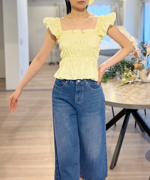 Jewelobe(ジュエローブ)の「ショルダーフリルシャーリングトップス(キャミソール・レディース・カーキ/イエロー/ホワイト/ブラック・FREE)」の5枚目の写真