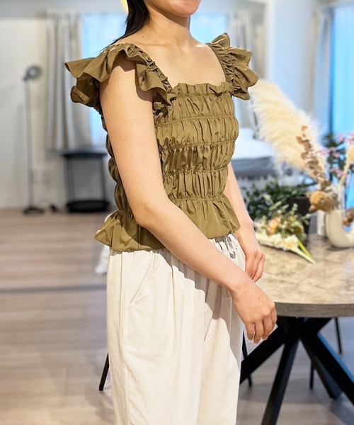 Jewelobe(ジュエローブ)の「ショルダーフリルシャーリングトップス(キャミソール・レディース・カーキ/イエロー/ホワイト/ブラック・FREE)」の21枚目の写真