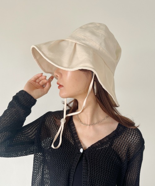 CLEA(クレア)の「UV対策/ストラップ付き ワイヤー入りつば広ハット(ハット・レディース・ナチュラル/アイボリー/ブラック/ベージュ・FREE)」の2枚目の写真