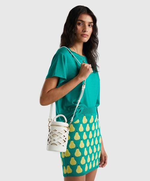 BENETTON (UNITED COLORS OF BENETTON)(ベネトンユナイテッドカラーズオブベネトン)の「ループモチーフショルダーバッグ(ショルダーバッグ・レディース・ブラック/ホワイト/ブラウン・FREE)」の13枚目の写真