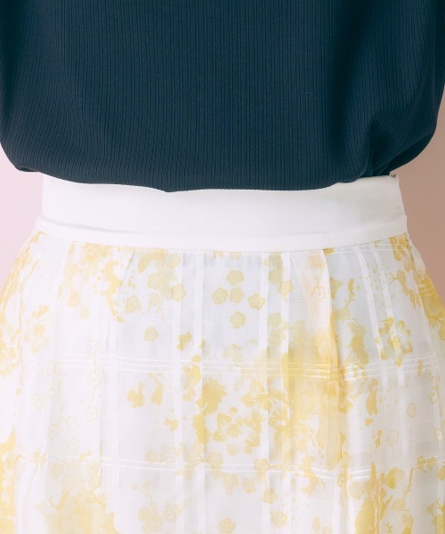 marun（マルン）の「＜大きいサイズ＞ フラワープリントスカート marun（スカート・レディース・イエロー/ブラック・L/LL/3L/4L/5L）」の12枚目の写真