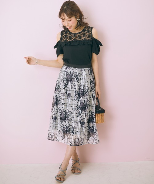 marun（マルン）の「＜大きいサイズ＞ フラワープリントスカート marun（スカート・レディース・イエロー/ブラック・L/LL/3L/4L/5L）」の21枚目の写真