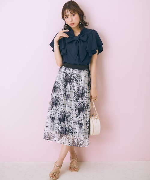 marun（マルン）の「＜大きいサイズ＞ フラワープリントスカート marun（スカート・レディース・イエロー/ブラック・L/LL/3L/4L/5L）」の3枚目の写真