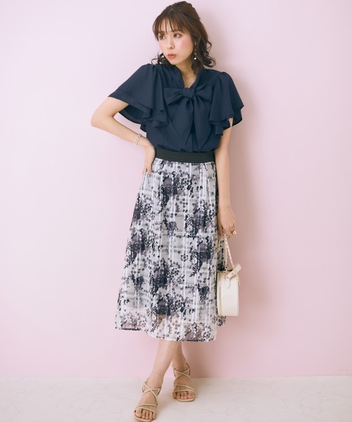 marun（マルン）の「＜大きいサイズ＞ フラワープリントスカート marun（スカート・レディース・イエロー/ブラック・L/LL/3L/4L/5L）」の10枚目の写真