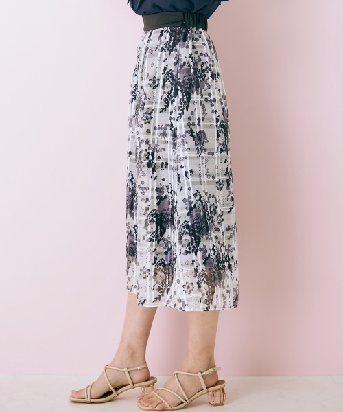 marun（マルン）の「＜大きいサイズ＞ フラワープリントスカート marun（スカート・レディース・イエロー/ブラック・L/LL/3L/4L/5L）」の9枚目の写真